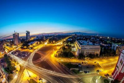 [Zdjęcie: Bukareszt nocą; Sorin Frîncu, flickr.com]