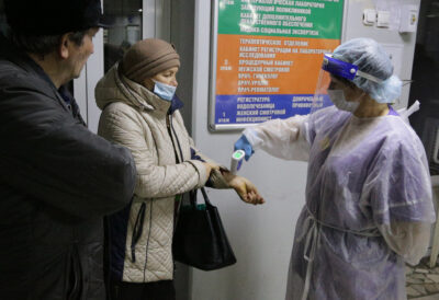 [Zdjęcie: Kolejki w szpitalu w Omsku w czasie pandemii; Yevgeny Sofiychuk/TASS/Forum]